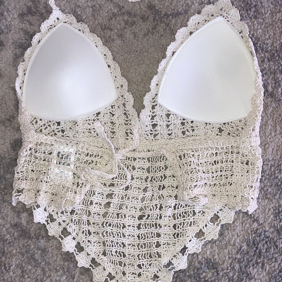 Halter top. - Picture 4 of 5